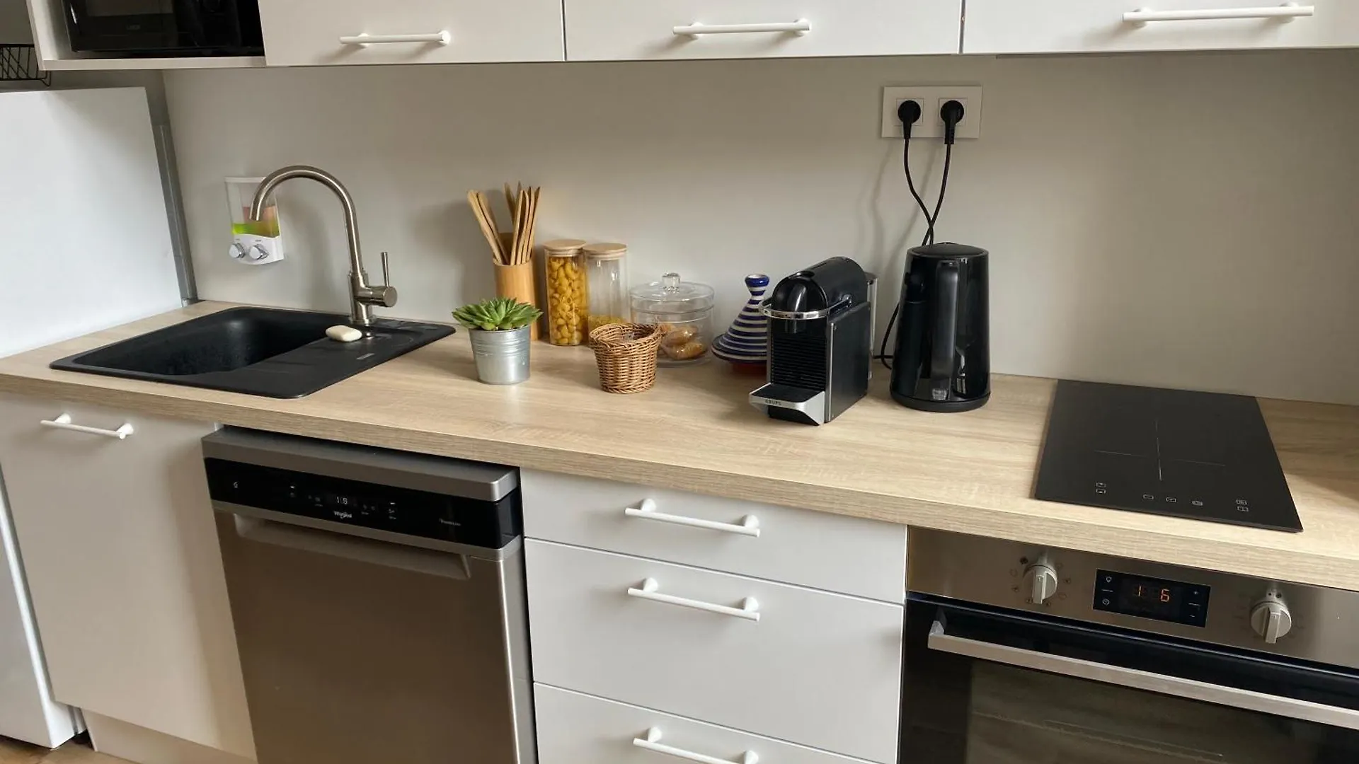 Apartamento Central & Standing Germes, Traversant Avec Parking - Lits 180 King Size Et 160 Queen Size - Linge De Lit Et De Toilette Inclus Bagnères-de-Luchon