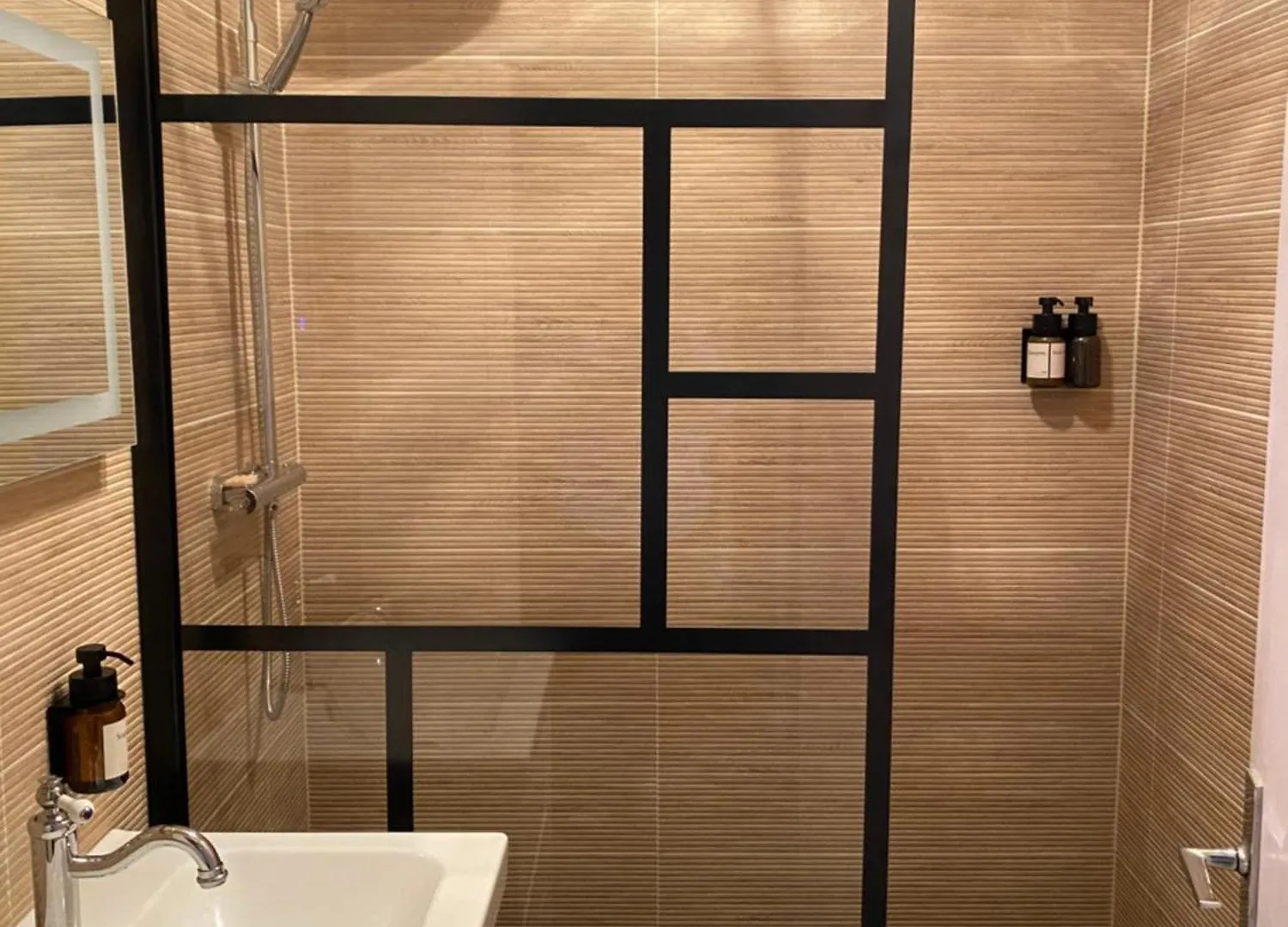 Apartamento Central & Standing Germes, Traversant Avec Parking - Lits 180 King Size Et 160 Queen Size - Linge De Lit Et De Toilette Inclus Bagnères-de-Luchon Francia