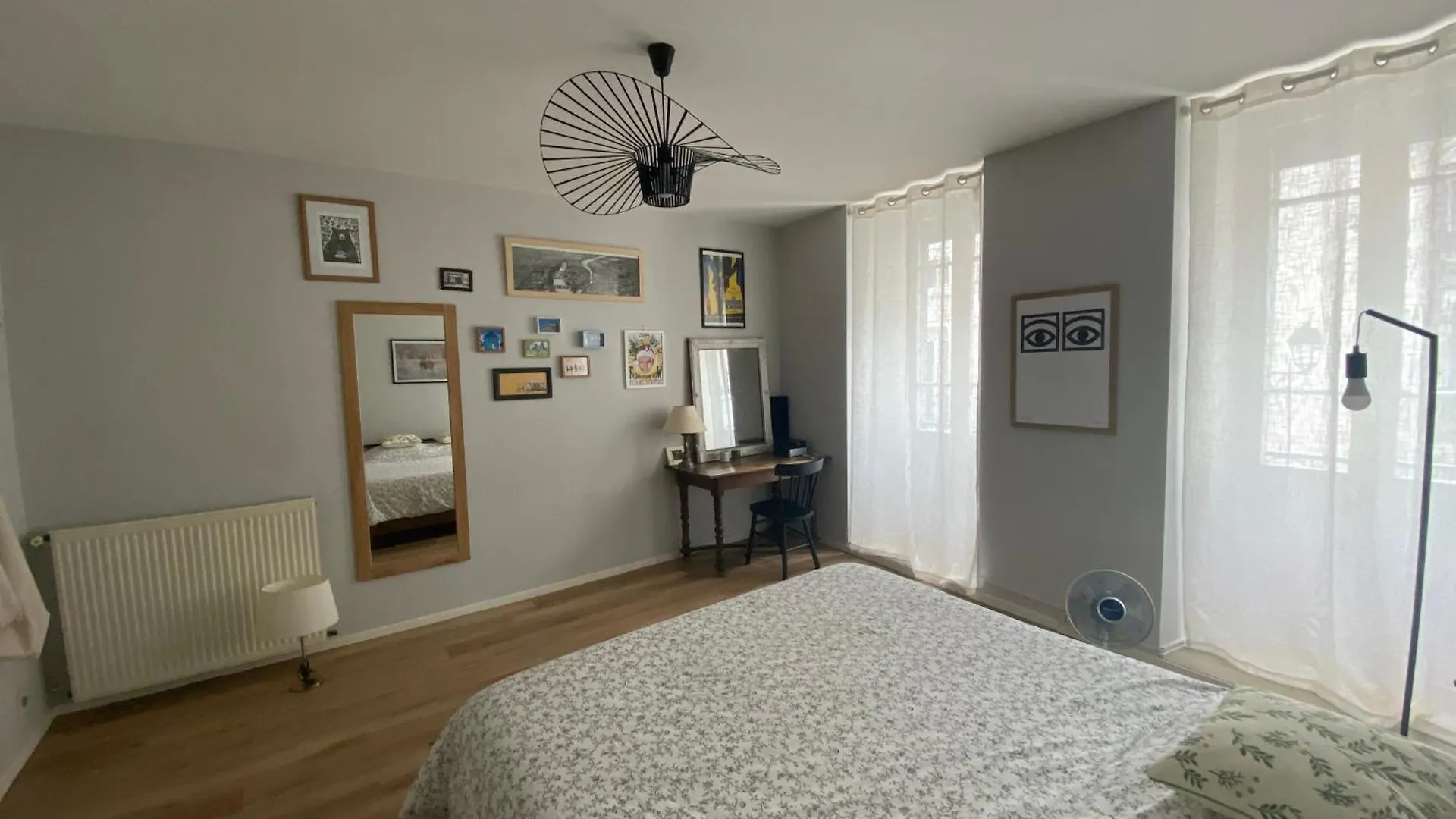 Central & Standing Germes, Traversant Avec Parking - Lits 180 King Size Et 160 Queen Size - Linge De Lit Et De Toilette Inclus Bagnères-de-Luchon Francia